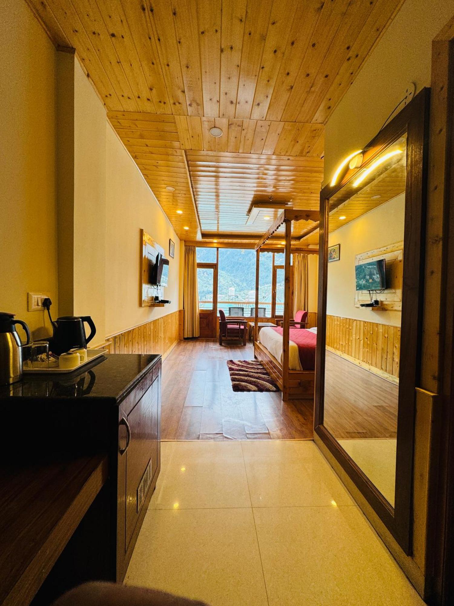 Swastik Grand Manali Hotel Екстериор снимка