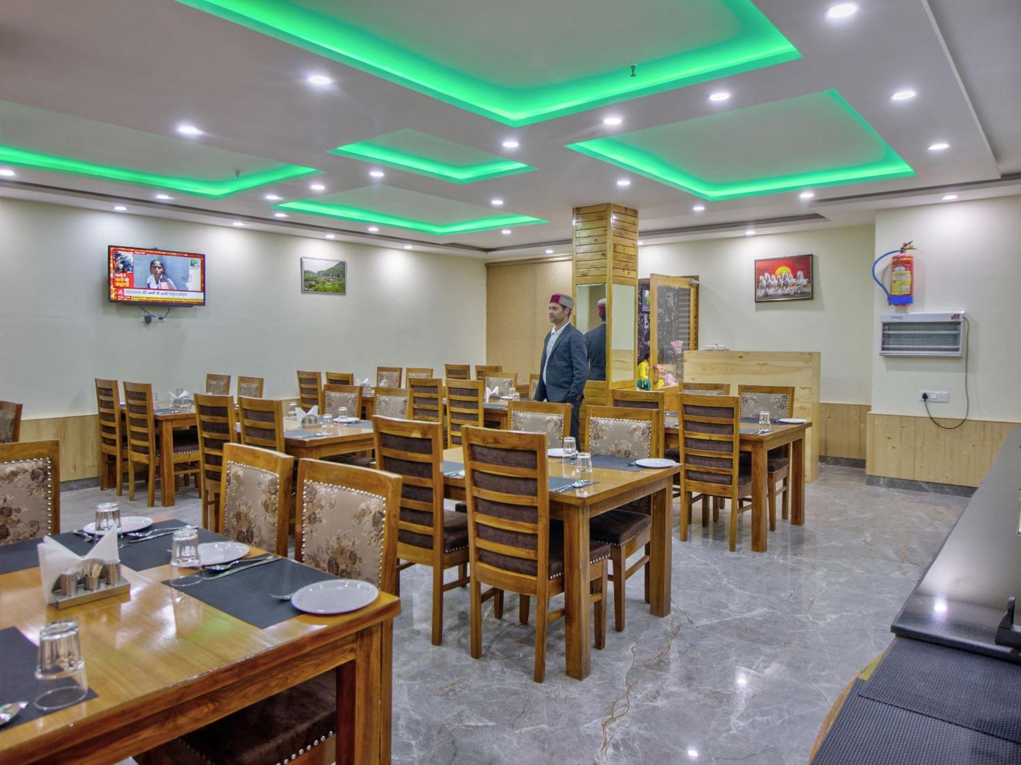 Swastik Grand Manali Hotel Екстериор снимка