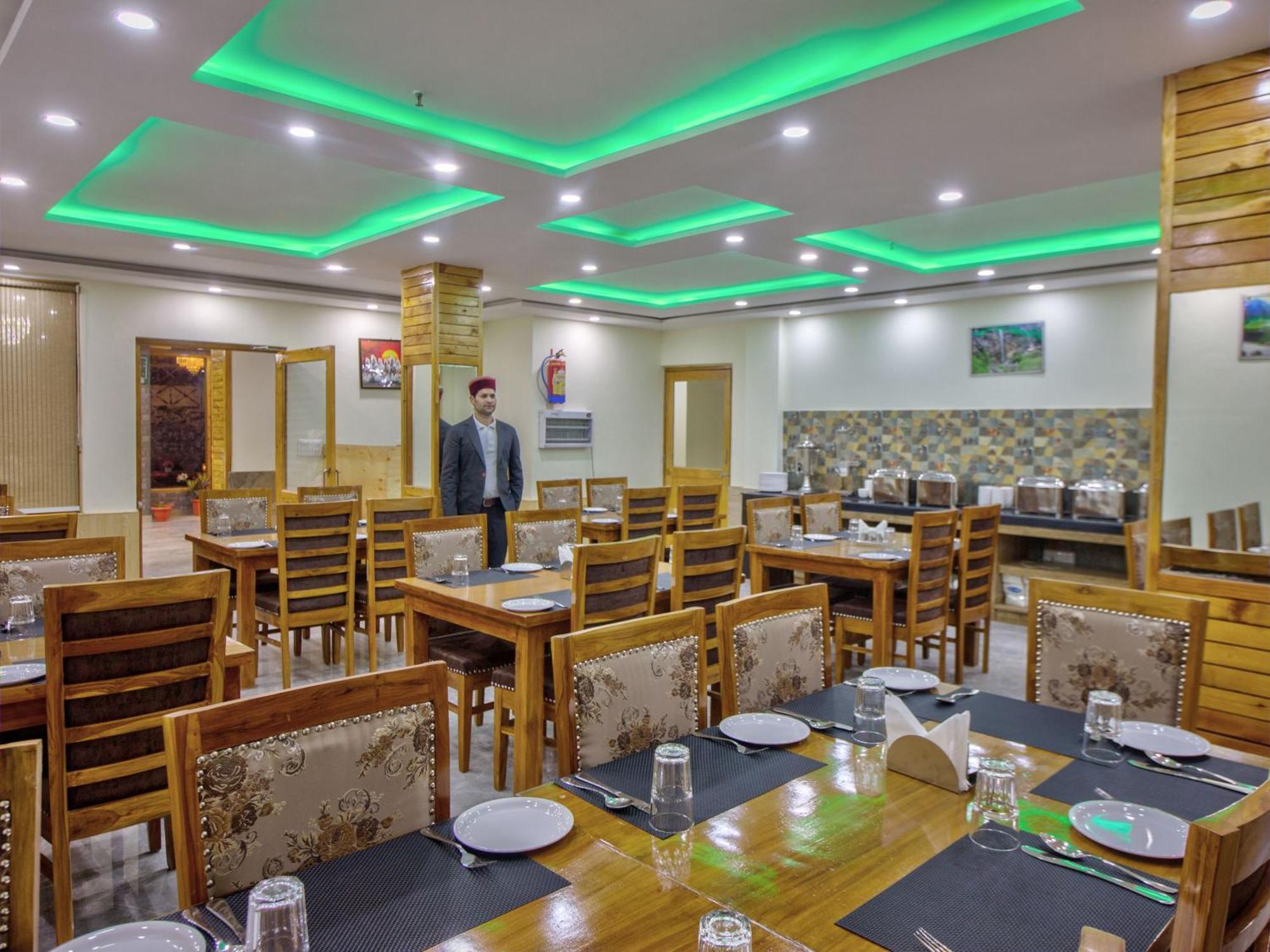 Swastik Grand Manali Hotel Екстериор снимка