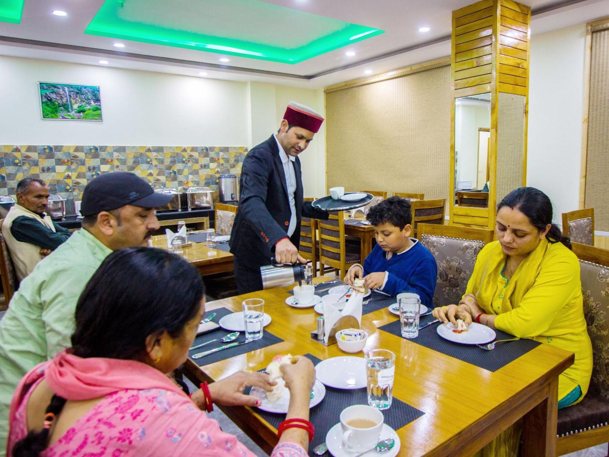 Swastik Grand Manali Hotel Екстериор снимка