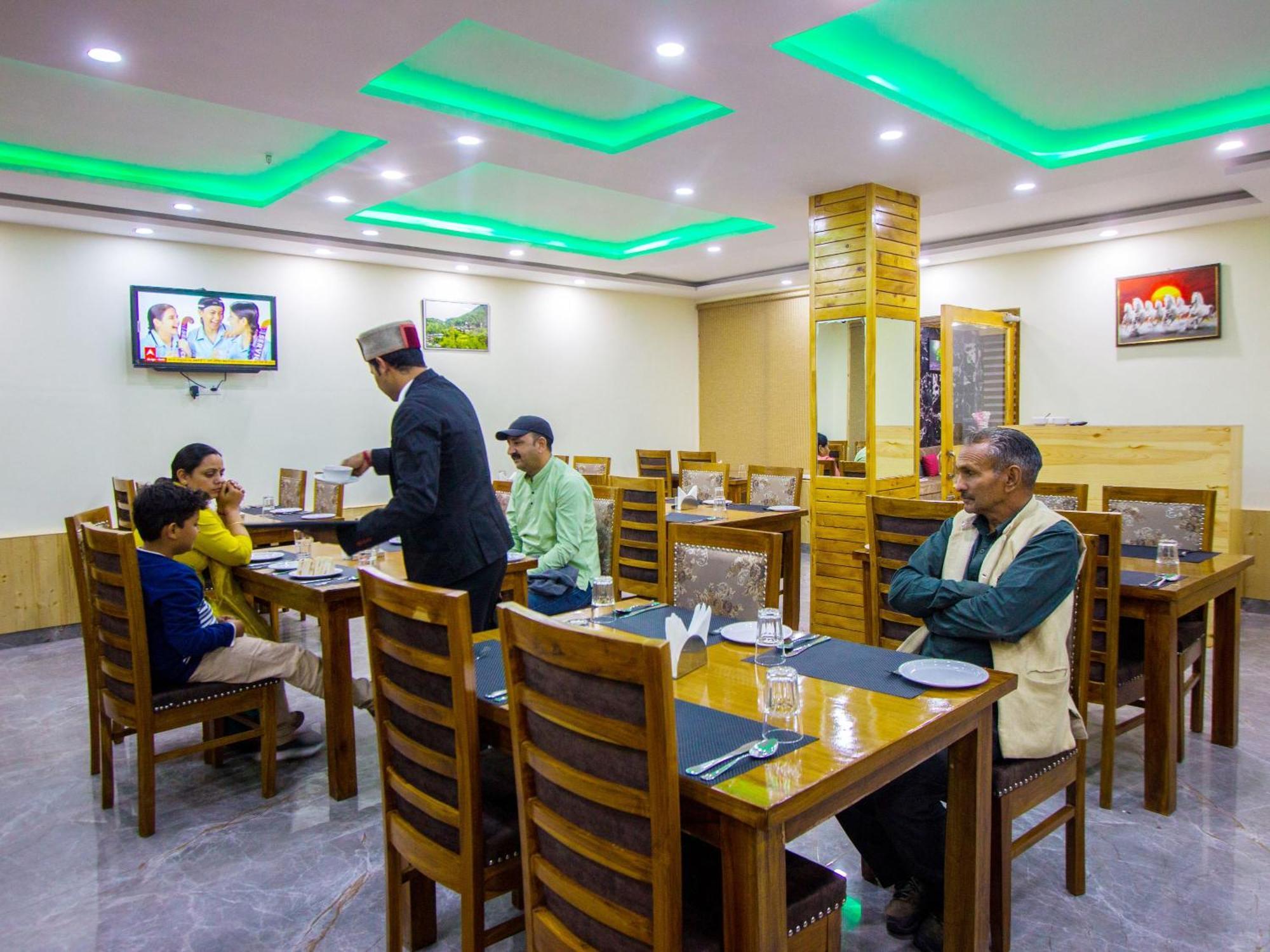 Swastik Grand Manali Hotel Екстериор снимка