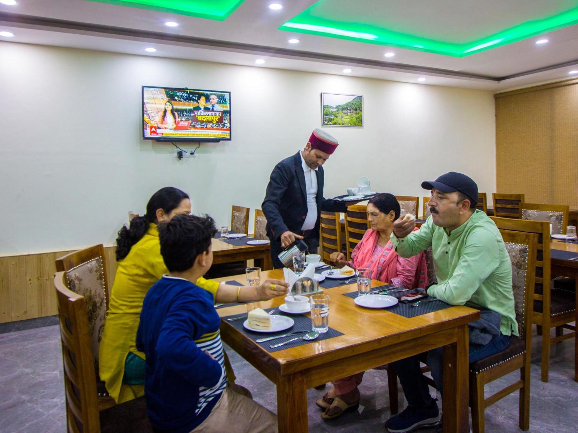 Swastik Grand Manali Hotel Екстериор снимка